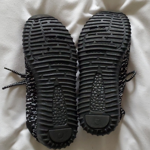 New shoes - Picture 2 of 3